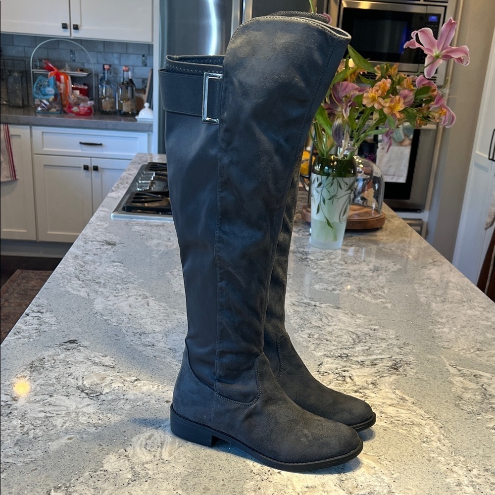 Rebel by Zigi Onya/Onley Gray Suede Knee-High Boots NEW Size 8
